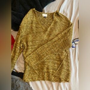 CROPPED LONG-SLEEVE SWEATER